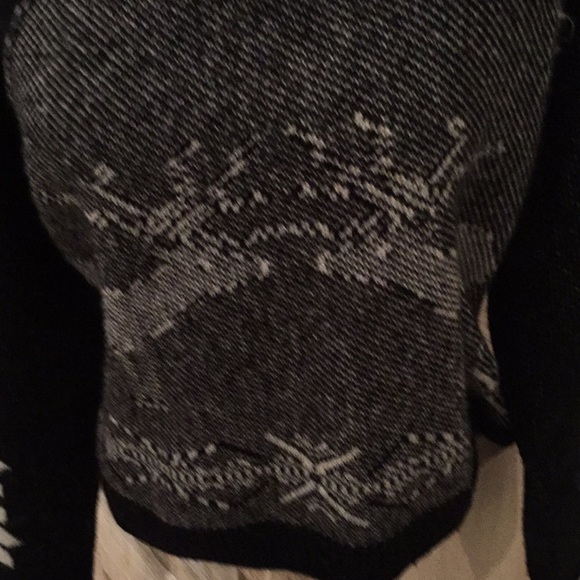 Sweater - Picture 3 of 3